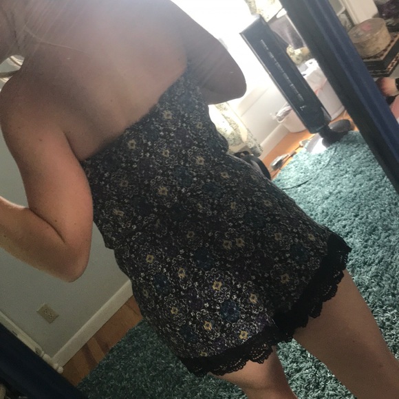 Sleeveless Romper - Picture 3 of 3